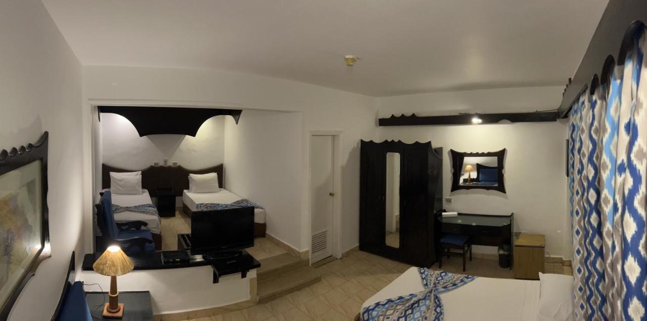 Deluxe Tweepersoonskamer met 1 of 2 Aparte Bedden en Toegang tot het Zwembad