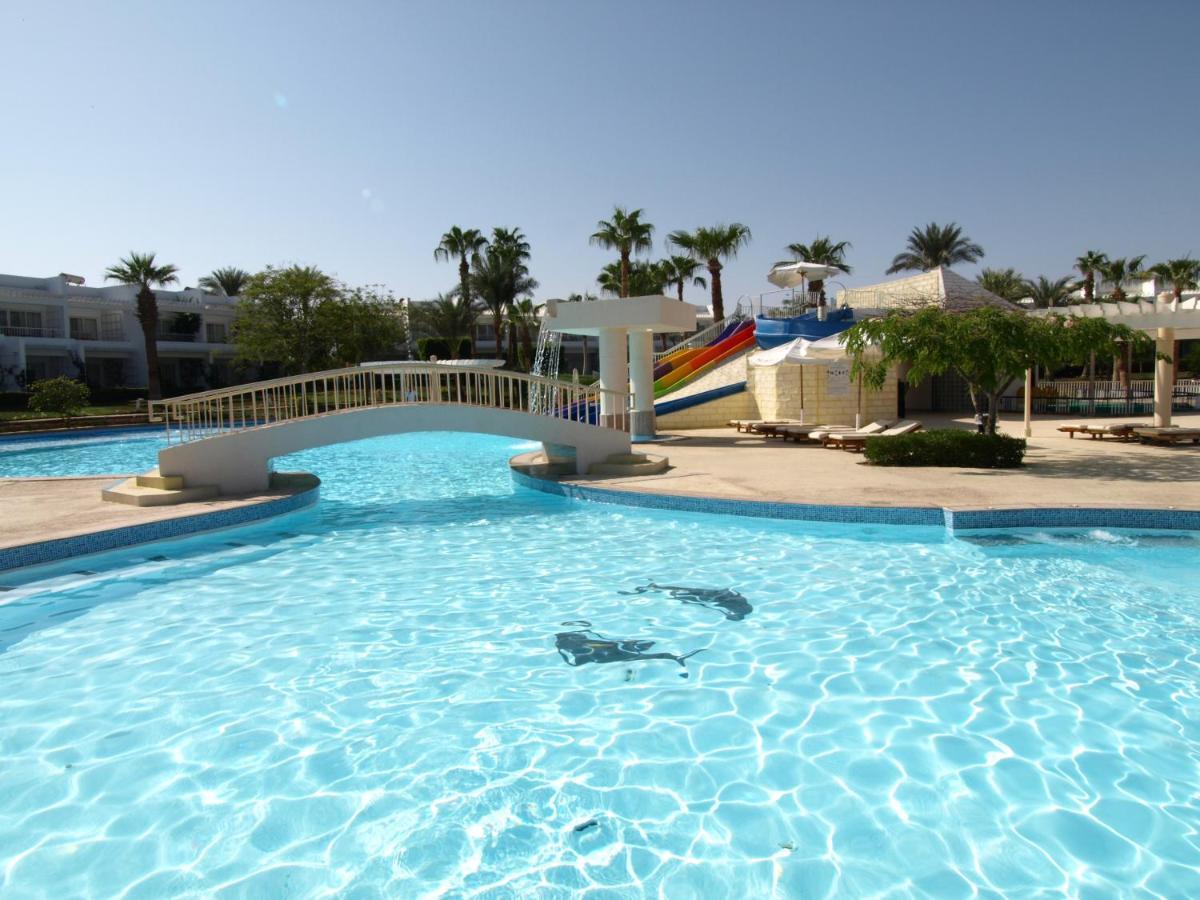 Deluxe Room Pool View