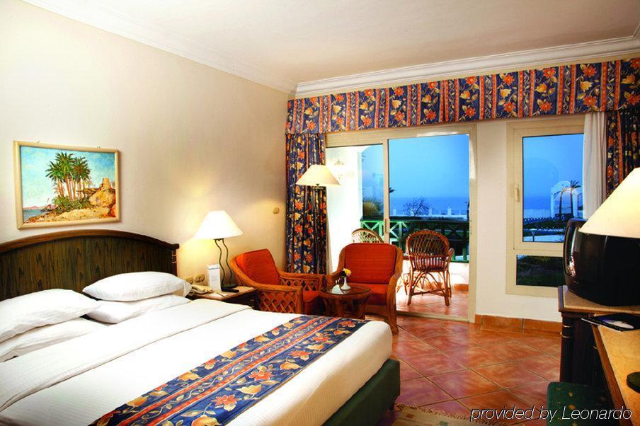 Chambre Triple de Luxe avec Vue sur la Piscine