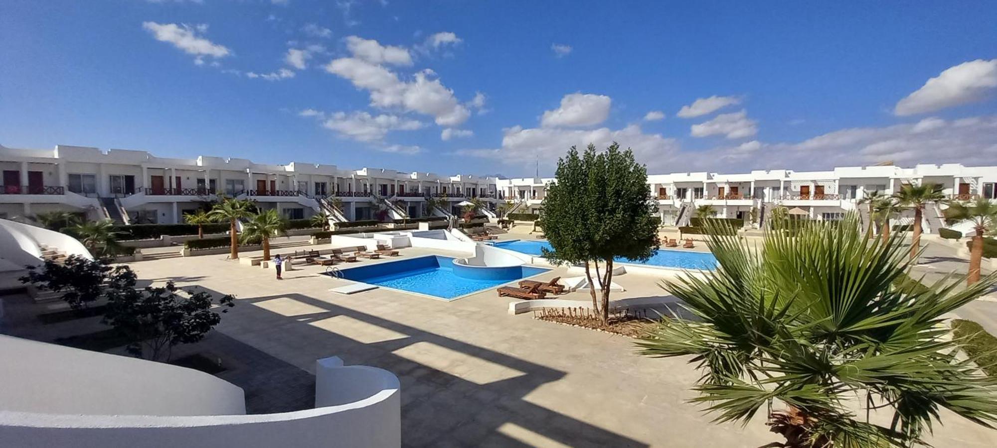 Apartment Pool View