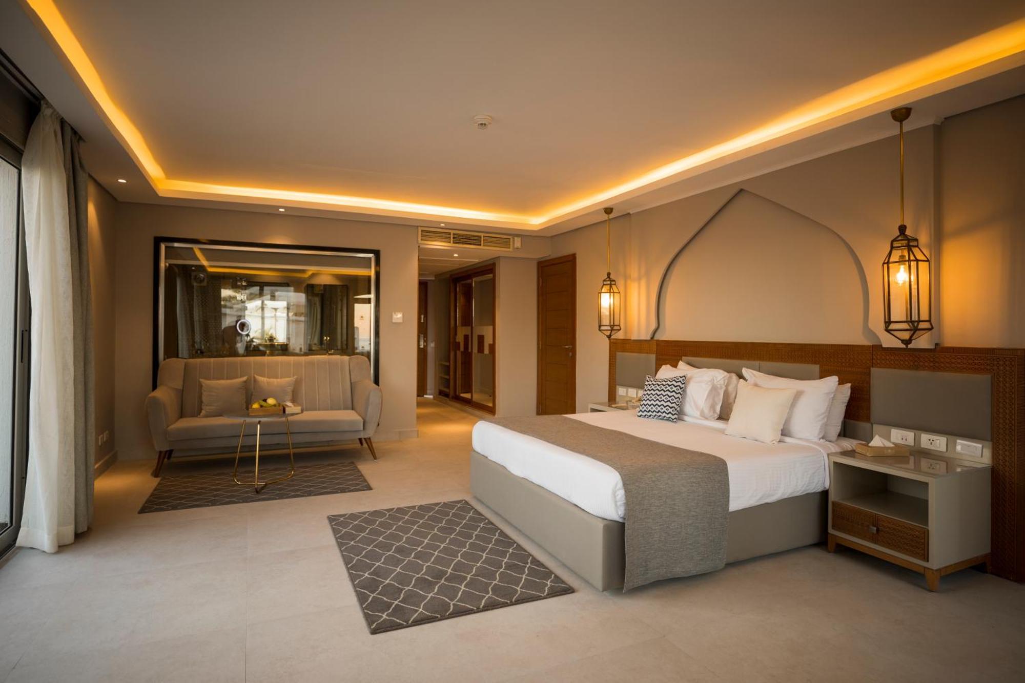 Diamond Pool Suite- Posh Club