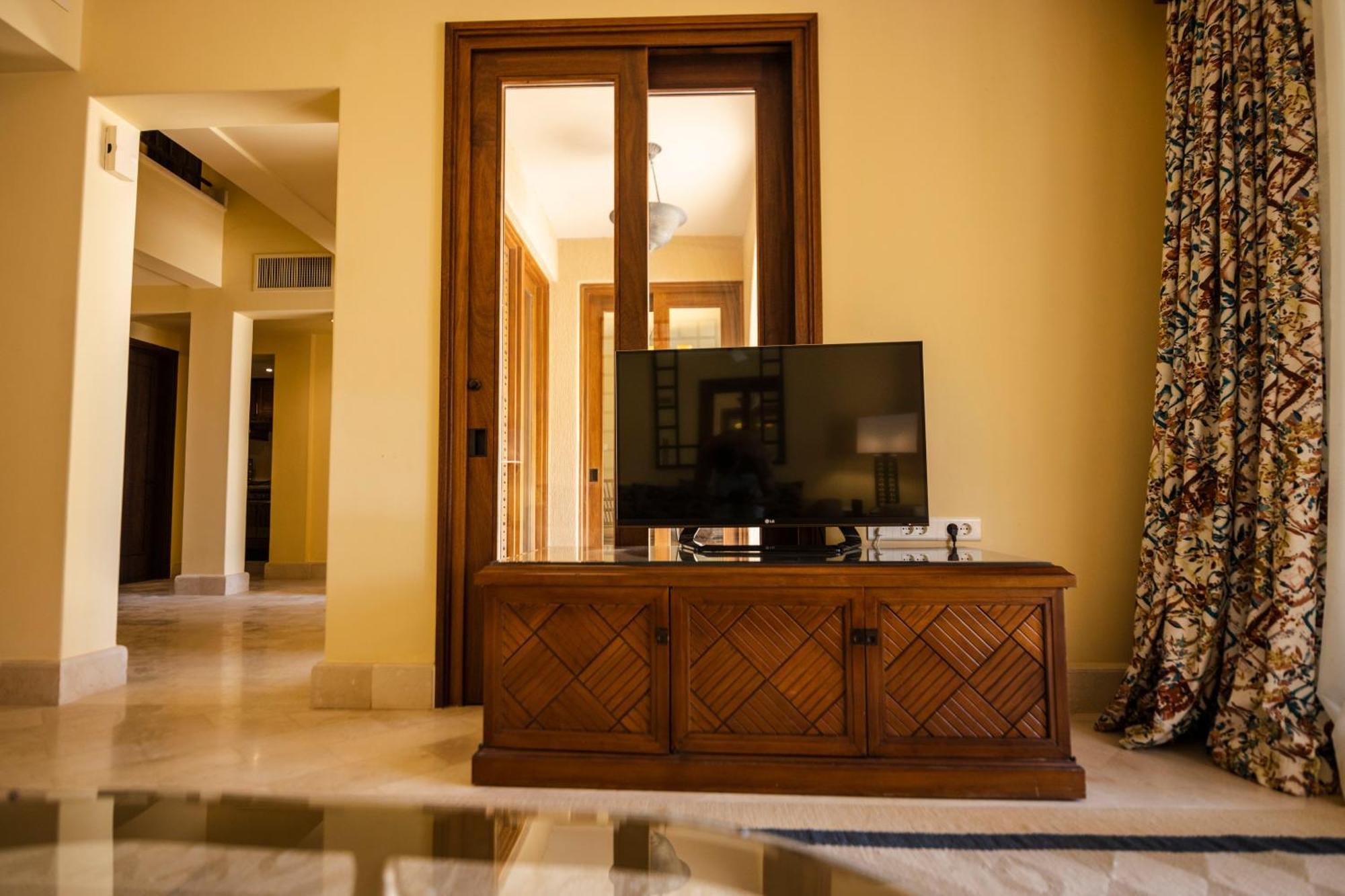 Four-Bedroom Sea View & Private Pool Royal Villa