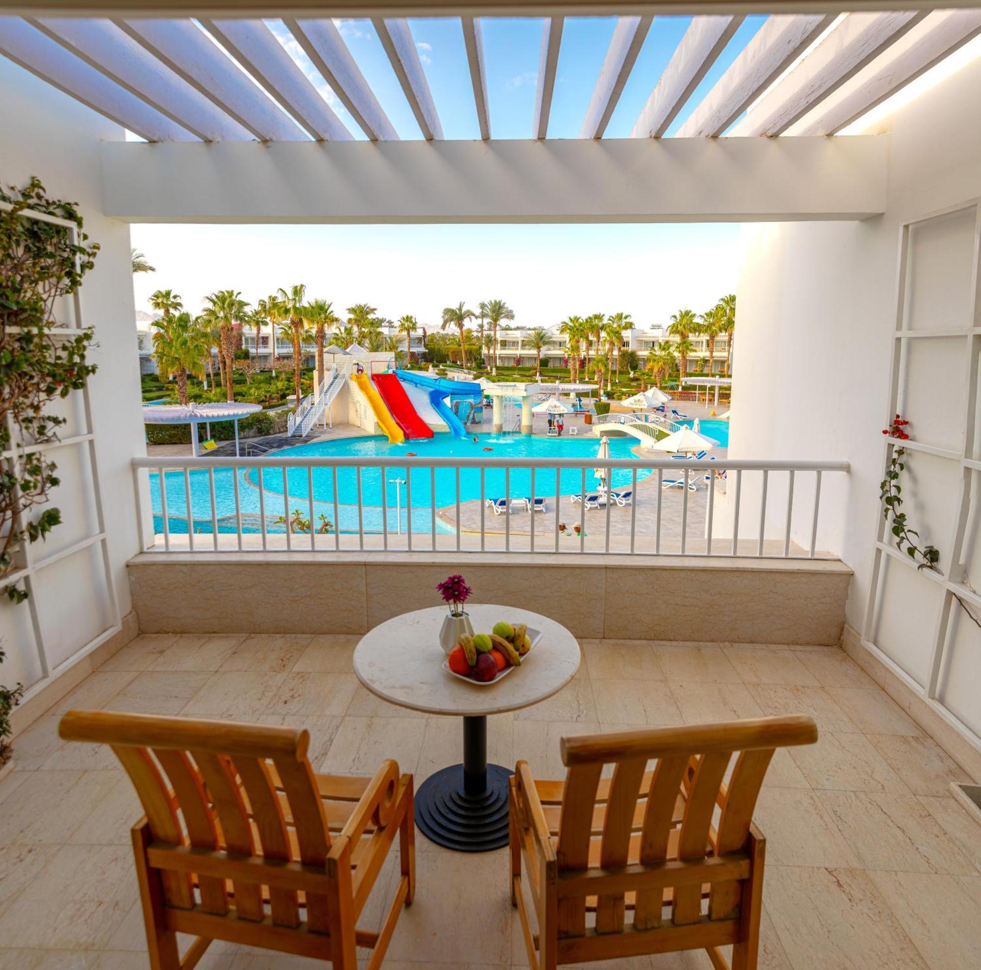 Deluxe Room Pool View