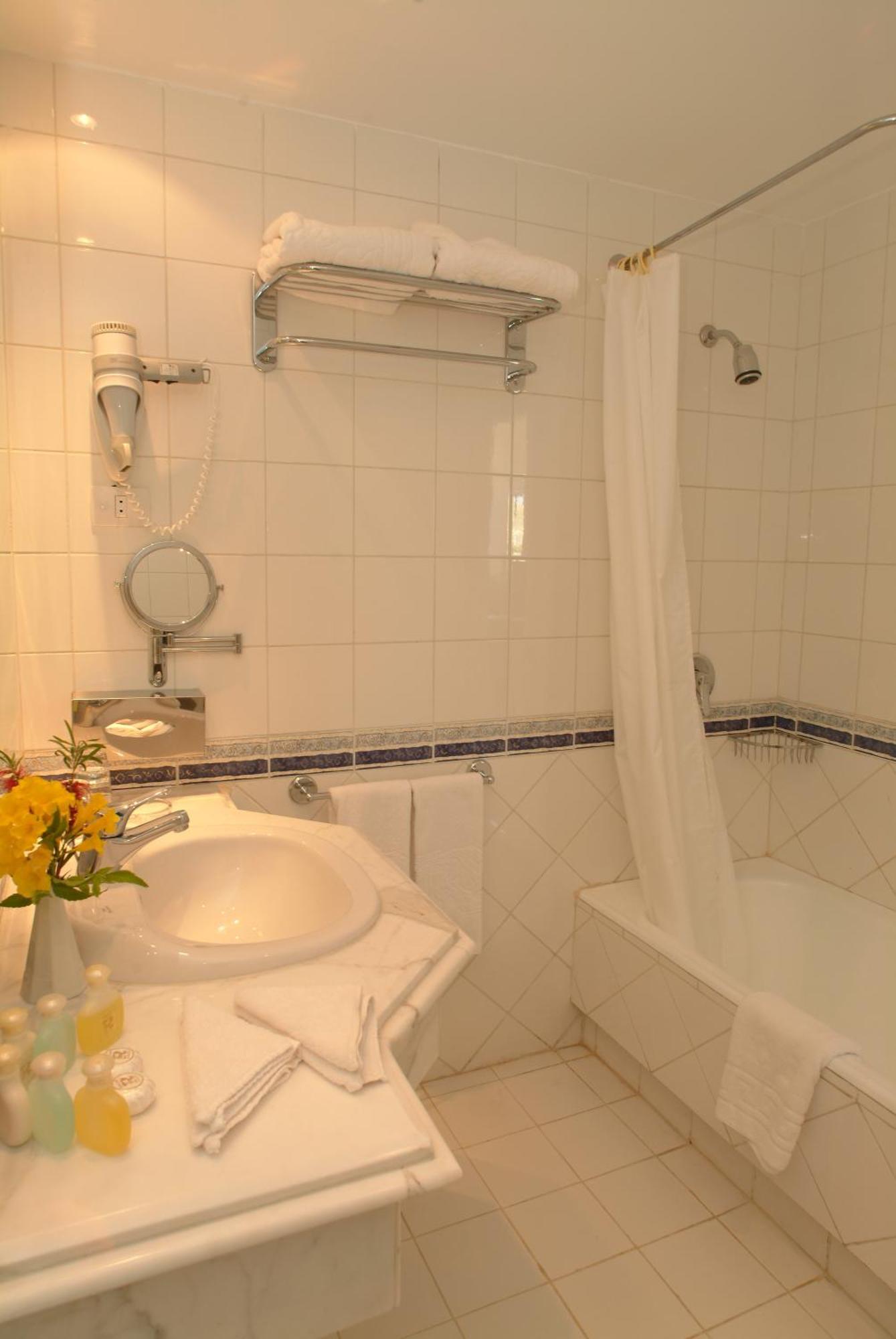Double or Twin Room Garden View