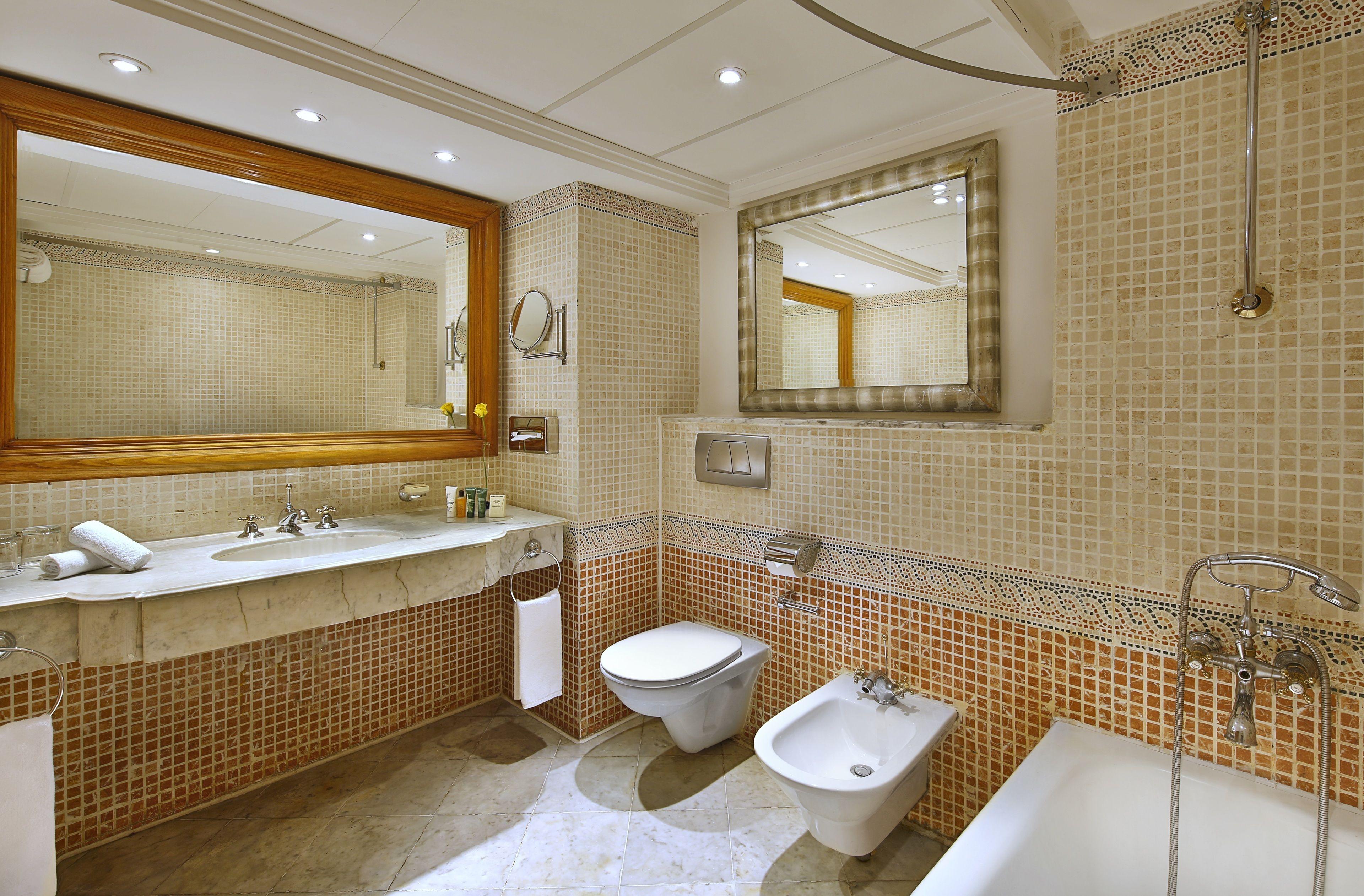Deluxe Queen or Twin Room Pool View
