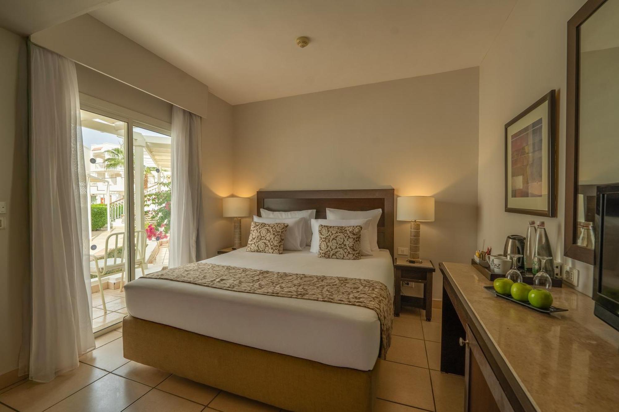 Standard Queen Bed Pool View,1746854669:JPEG