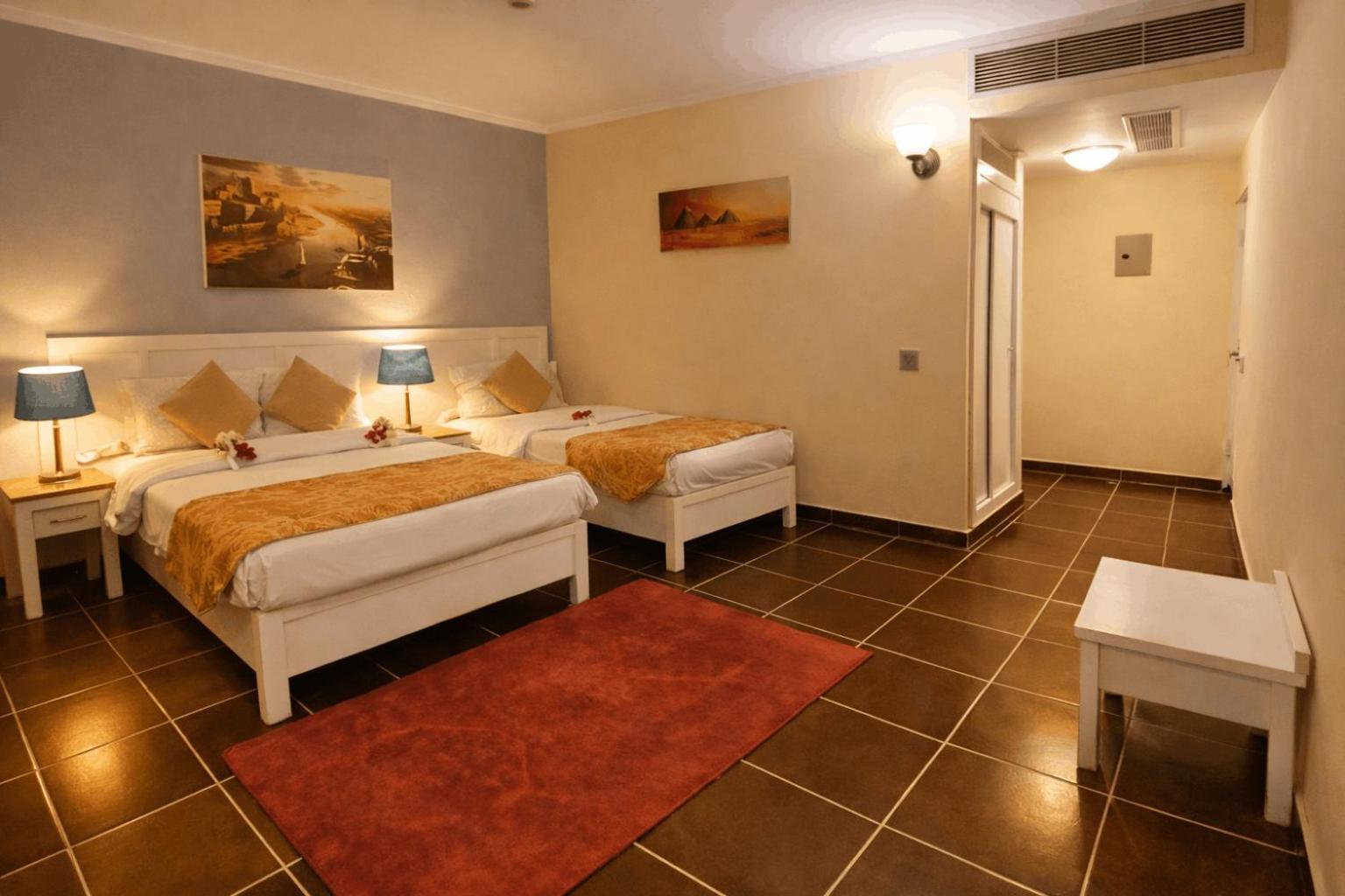 Chambre Triple - Vue sur la Piscine