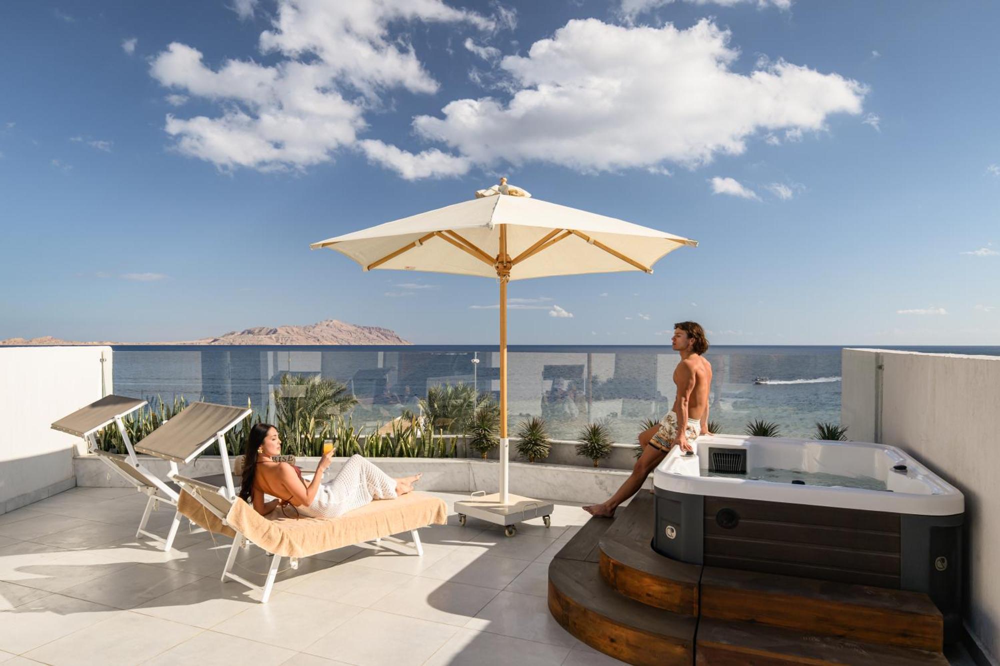 Executive Duplex Jacuzzi Suite Posh Club