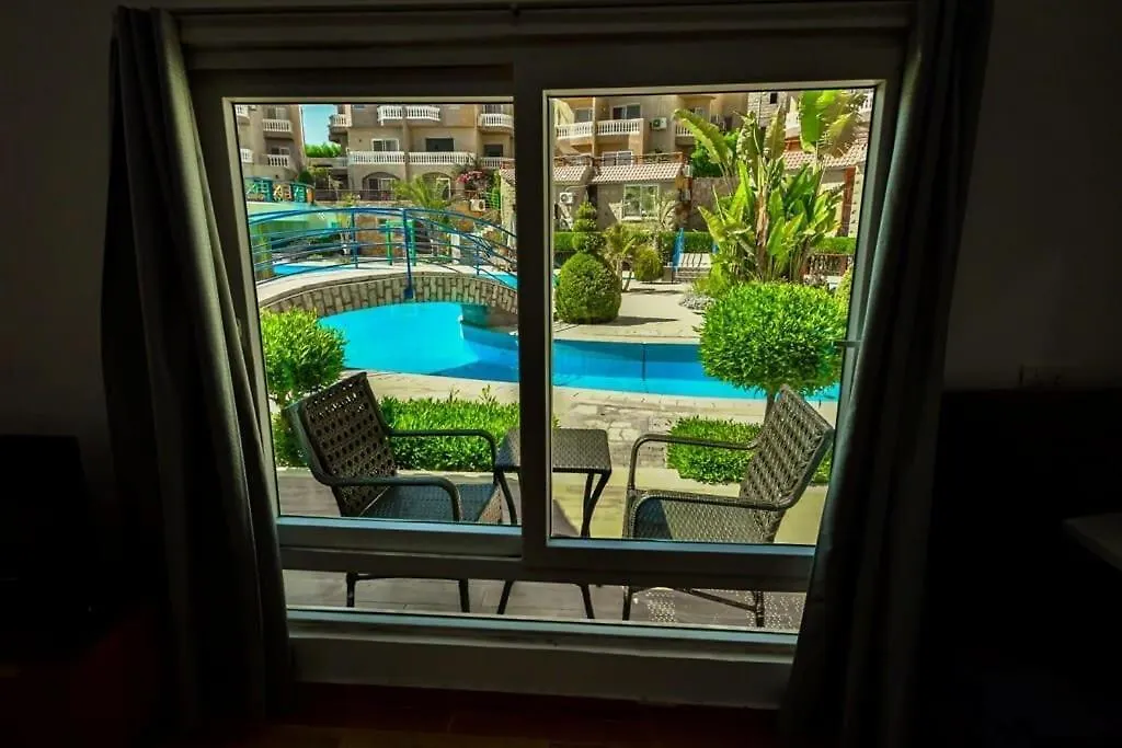 Lovely Chalets Direct To The Pool In Heart Of Nabq-1