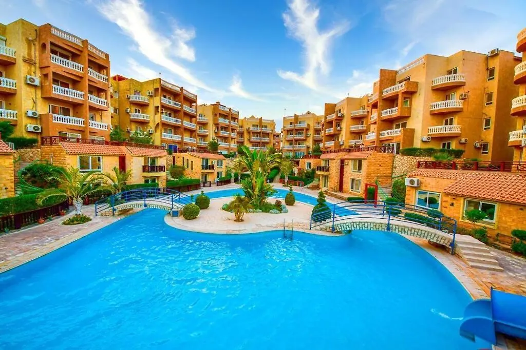 Lovely 1 Bedroom Luxury Apartment Front Of The Pool-1