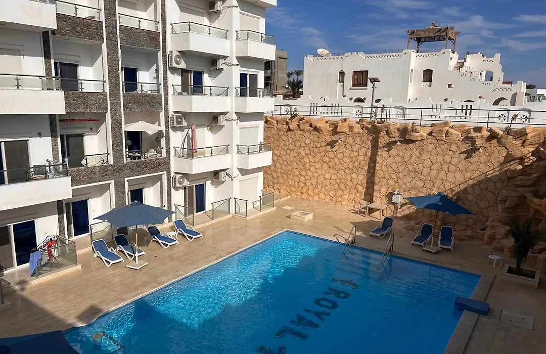 Royal Residence Spacious 3-Bedroom With Pool & Sea View, Beach Access, Private Rooftop Area-1