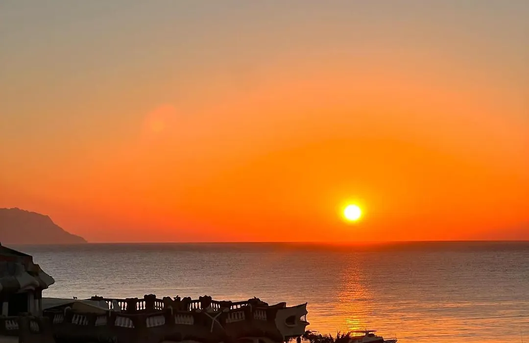 Sharks Bay Oasis 2 Bedrooms Apartment With Panoramic Sea View & Private Beach-1