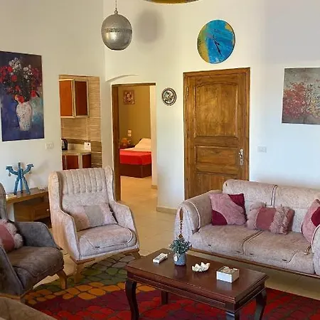 Lovely 3 Bedroom Serviced Apartment With A Garden-3
