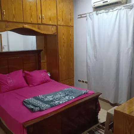 Lovely 1 Bedroom Vacation With Free Parking .-2