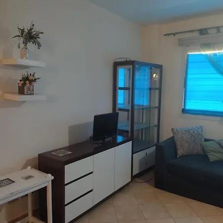 Sierra Comfort-Vacation Home With Pool View-2