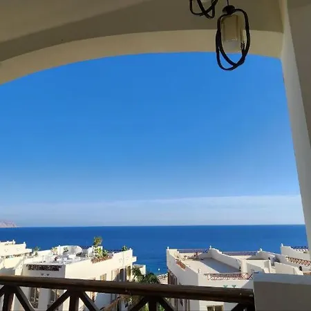 Two Bedroom Apartment Right By The Sea-2