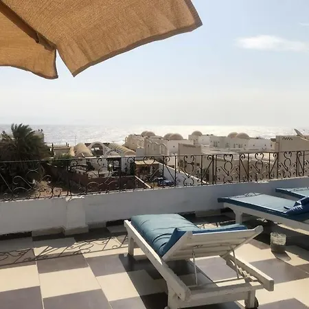 Full Moon Hotel-3