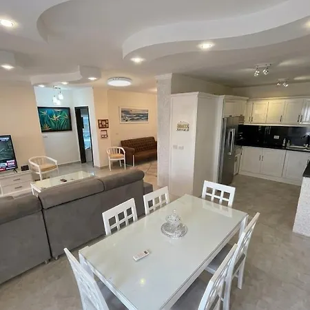 Royal Residence Spacious 3-Bedroom With Pool & Sea View, Beach Access, Private Rooftop Area-2