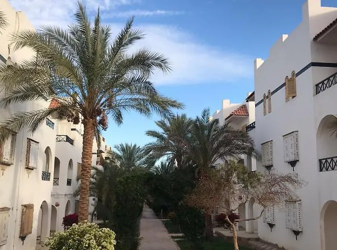 Lovely One Bedroom Apartment Within Cozy Compound Including Swimming Pool, Supermarket. Perfect Location At Neama Bay With Access To Public Transportation Charm el-Cheikh acceptant les animaux